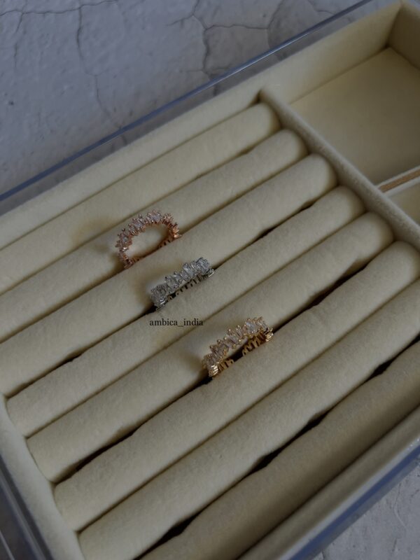 Crystal adjustable rings