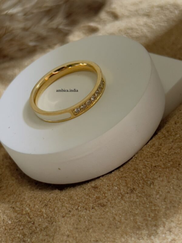 Mother Pearl with studded ring gold plated