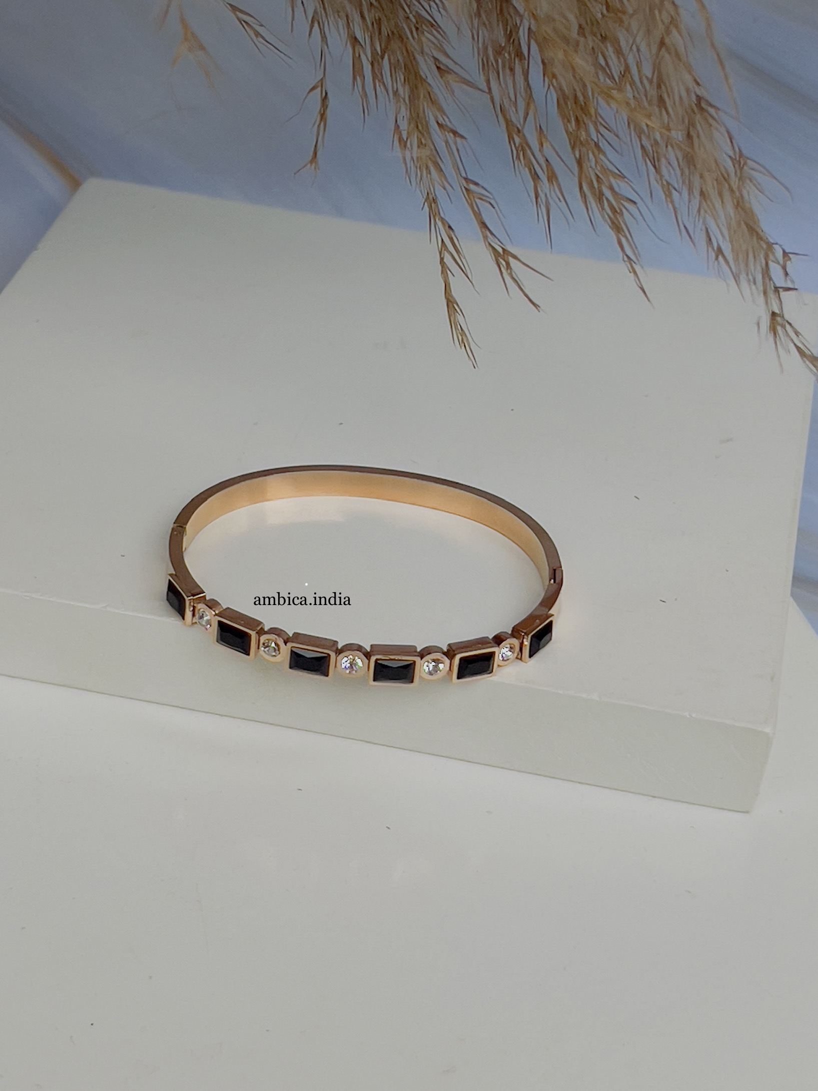 Black crystal bracelet – Ambica