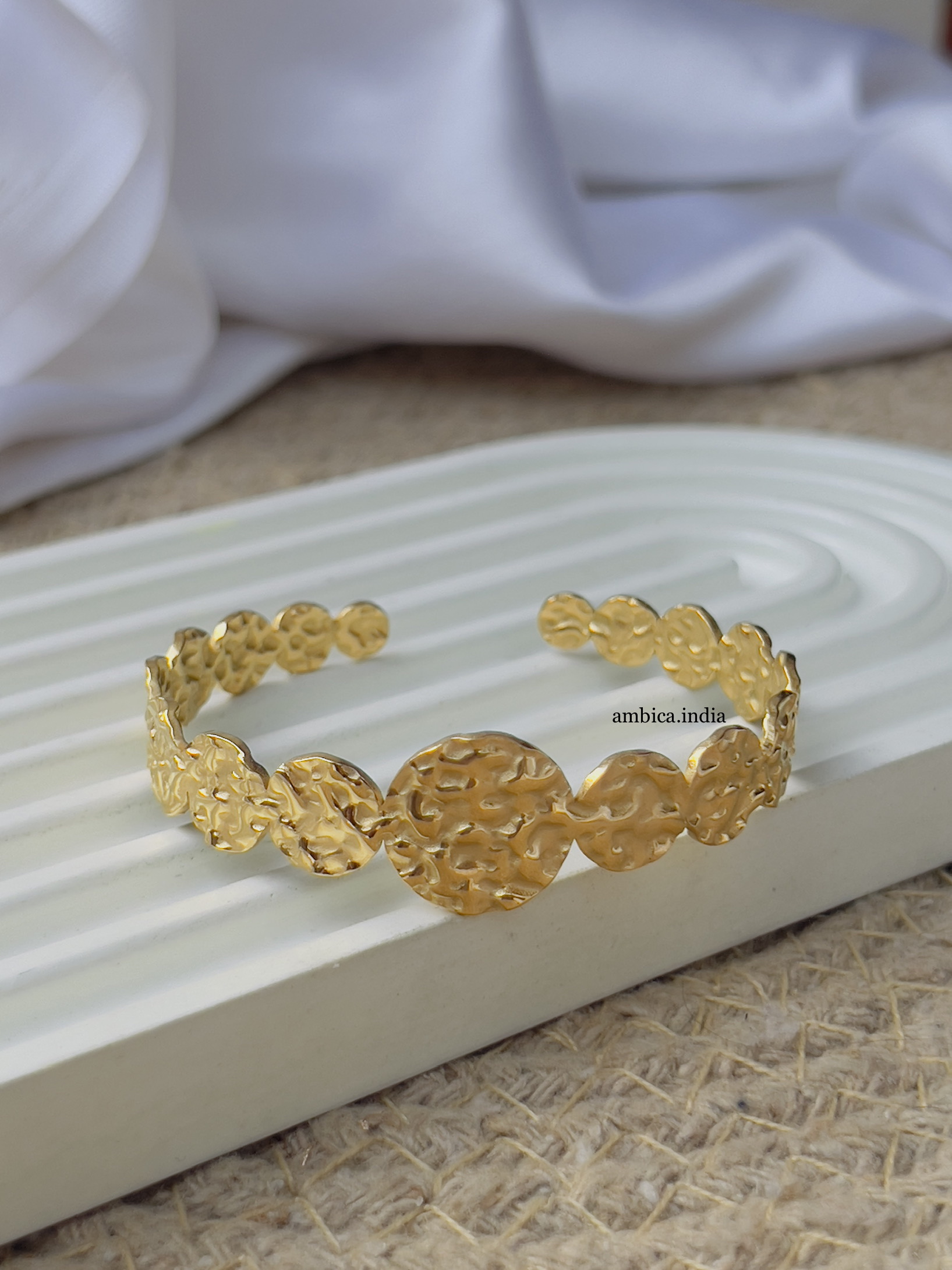 Unique Triangular Jali 22k Gold Bracelet – Andaaz Jewelers