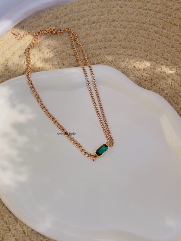 Green crystal link necklace