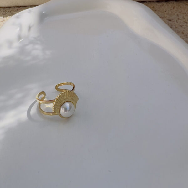 Pearl vintage ring