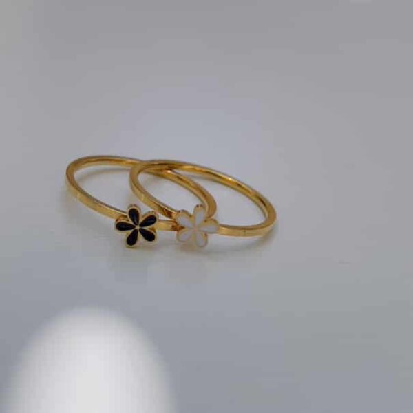 Daisy flowers ring