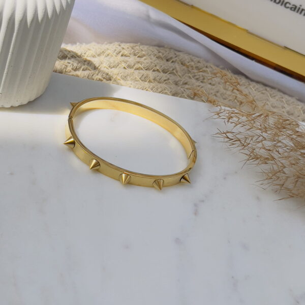 Spikes bracelet
