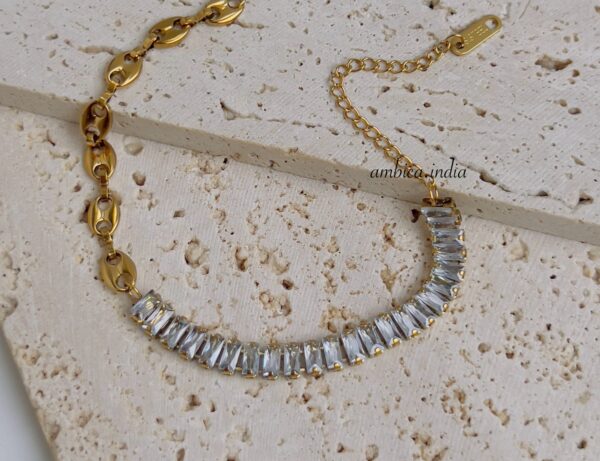 Crystal with chunky chain bracelet
