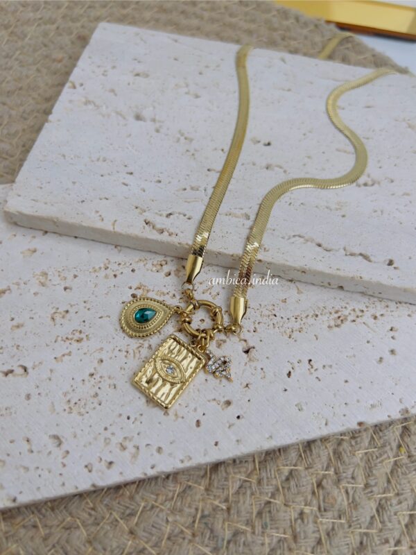 Snake chain with vintage charm necklace