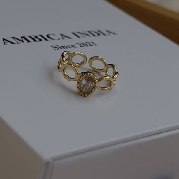 Oval crystal link ring