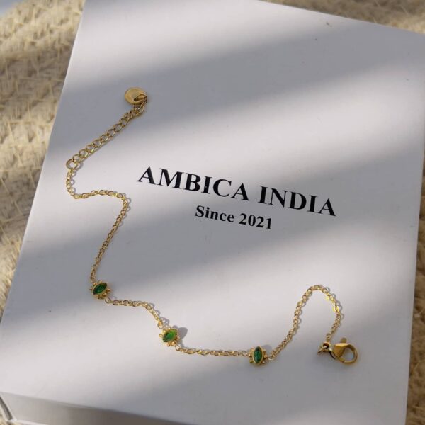 Green crystal minimal bracelet