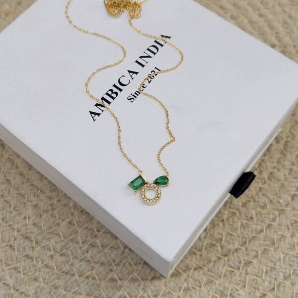 Emerald crystal with round necklace