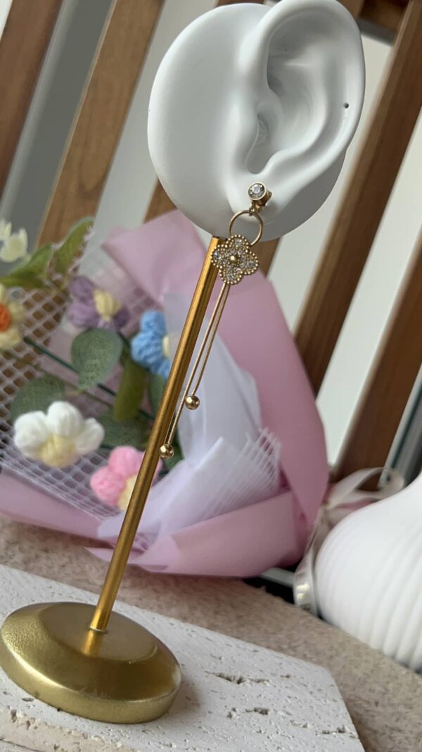 Clover studded long earrings