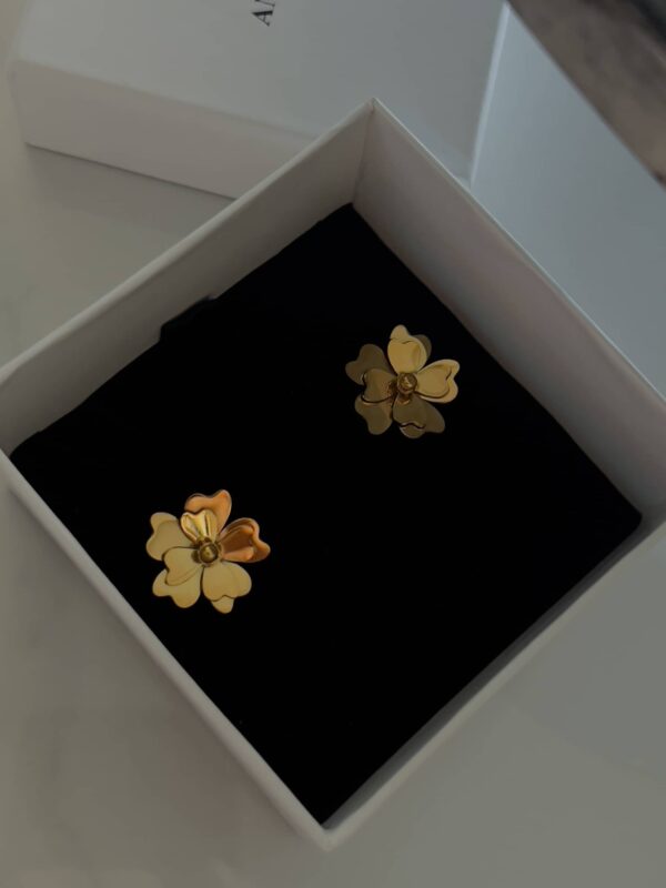 Flower earrings